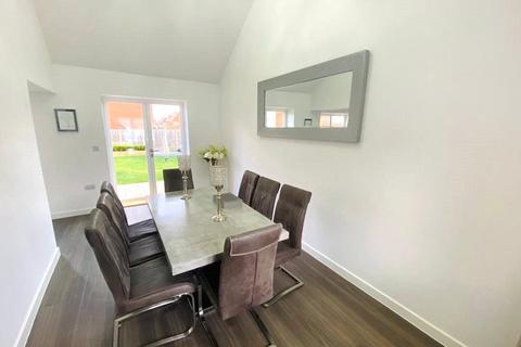 33 Hastings Avenue, Cheshunt, Waltham Cross, EN7 6DY
