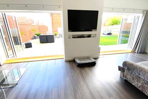 33 Hastings Avenue, Cheshunt, Waltham Cross, EN7 6DY