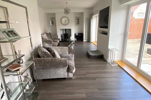 33 Hastings Avenue, Cheshunt, Waltham Cross, EN7 6DY