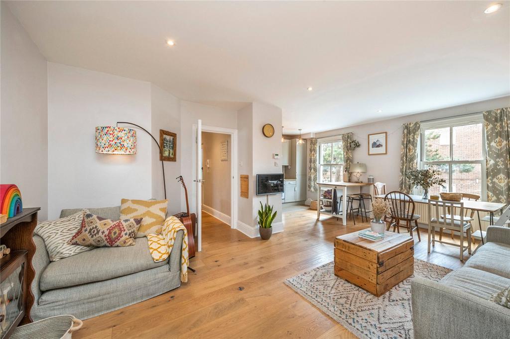 Priests Bridge, East Sheen, London 2 bed flat - £575,000