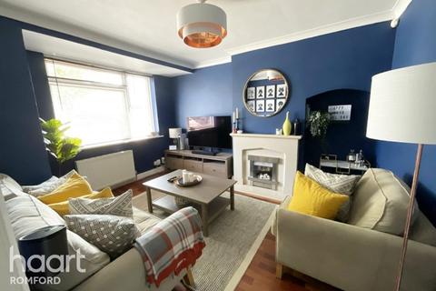 97 Cross Road, Mawneys, Romford, RM7 8DX