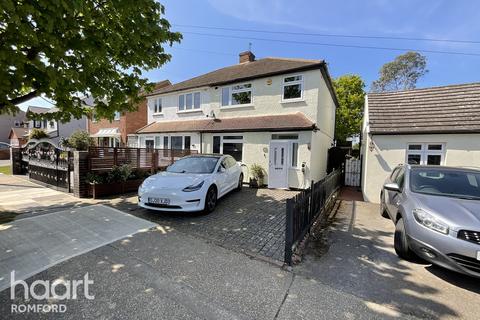 97 Cross Road, Mawneys, Romford, RM7 8DX