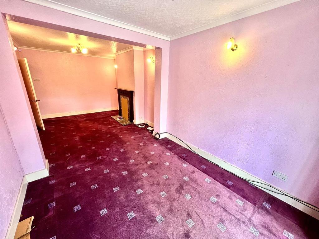 Stanhope Park Road, Greenford... 2 bed bungalow £1,675 pcm (£387 pw)