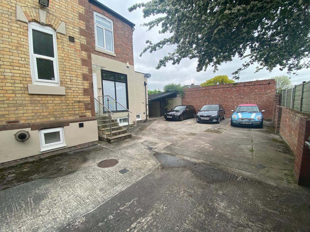 Derbyshire Lane, Stretford M32 2 bed apartment £895 pcm (£207 pw)