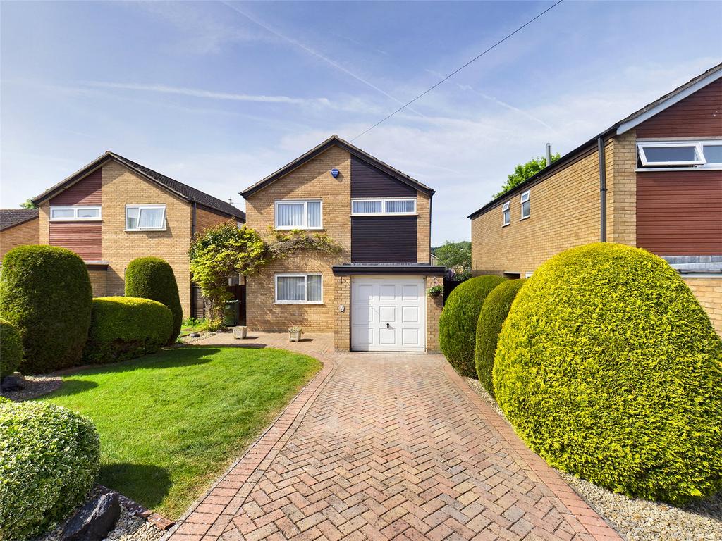 Mandara Grove, Abbeydale, Gloucester... 4 bed detached house £370,000