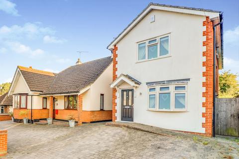 3 bedroom detached house to rent - Mountdale Gardens, Leigh-on-sea, SS9