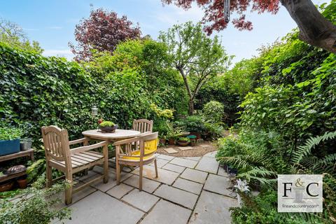 27 Toyne Way, London, N6 4EG
