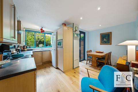 27 Toyne Way, London, N6 4EG