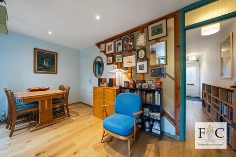 27 Toyne Way, London, N6 4EG