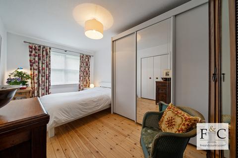 27 Toyne Way, London, N6 4EG