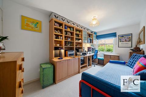 27 Toyne Way, London, N6 4EG