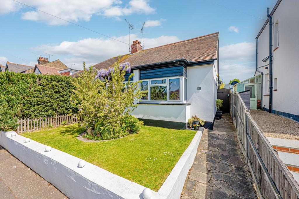Shoebury Road, Southendonsea, SS1 3 bed semidetached house £375,000