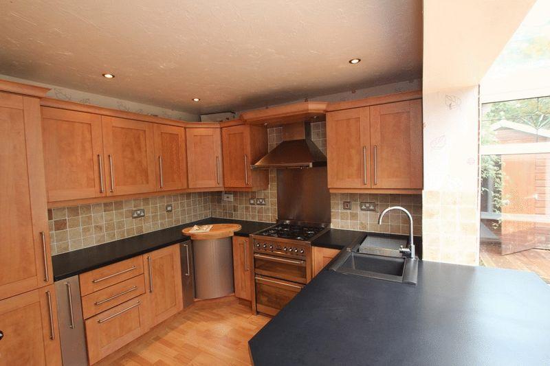 25 Whitemoss, Norden, Rochdale OL12 7GF 2 bed semidetached house £