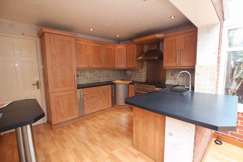 25 Whitemoss, Norden, Rochdale OL12 7GF 2 bed semidetached house £