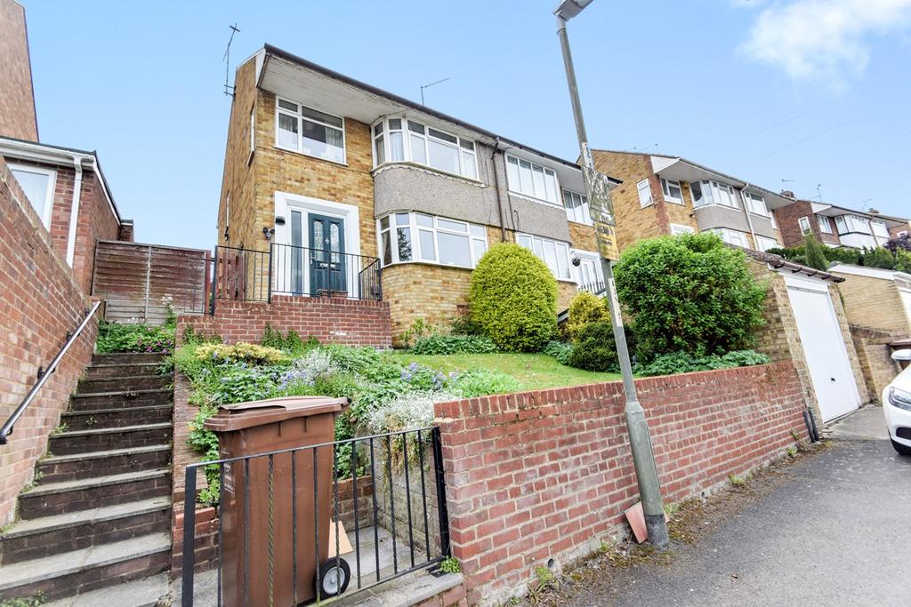 Carlton Crescent, Chatham, ME5 3 bed semidetached house £320,000
