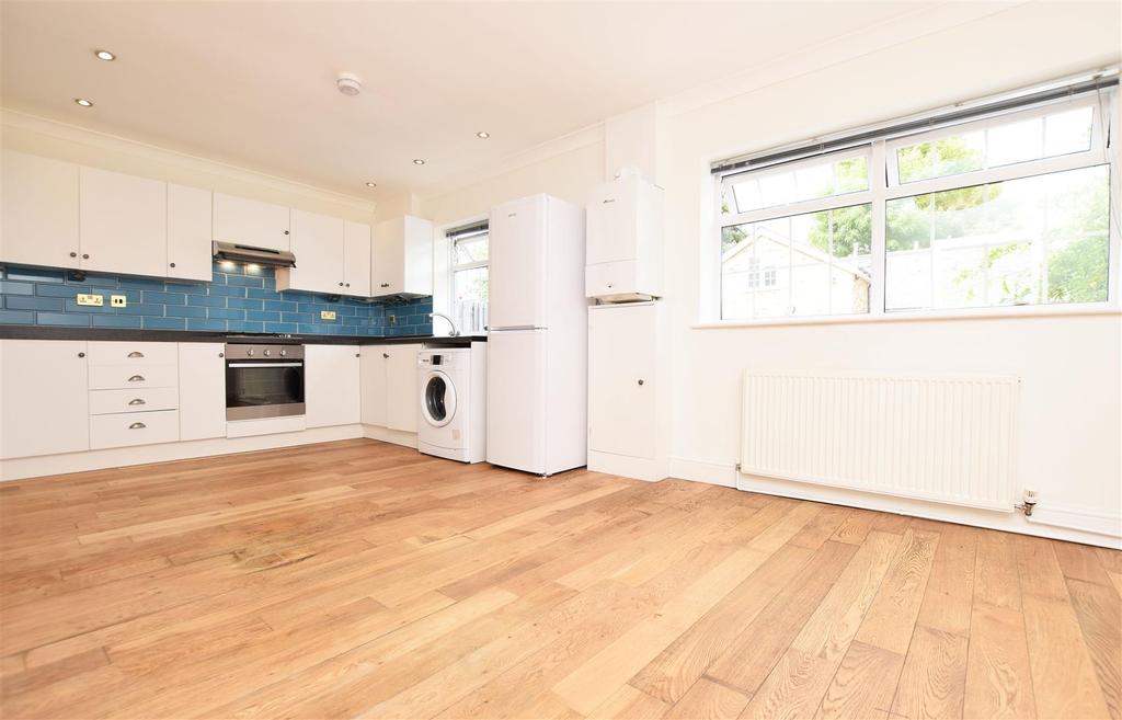 Windmill Road, Hampton Hill 2 bed terraced house £1,600 pcm (£369 pw)