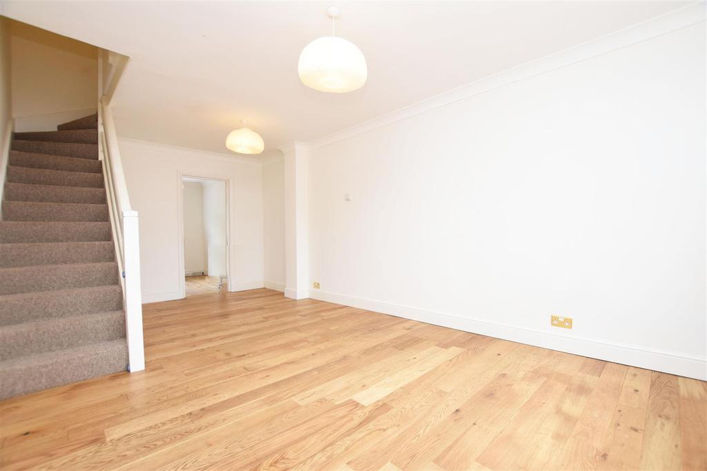 Windmill Road, Hampton Hill 2 bed terraced house £1,600 pcm (£369 pw)