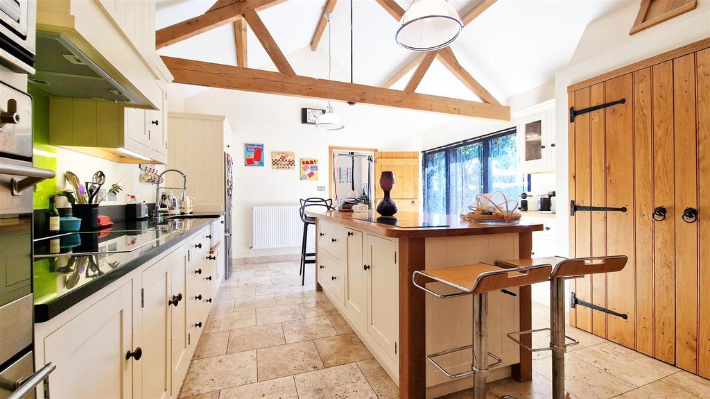 Chipping, Buntingford 4 bed barn conversion £795,000