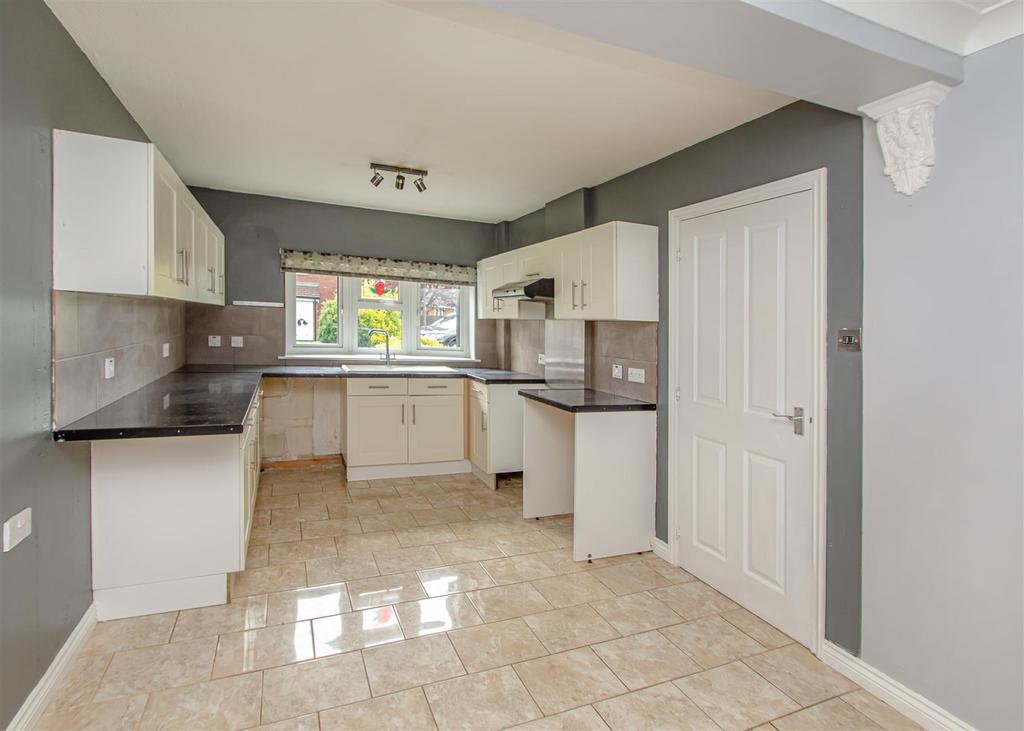 25 Browning Grove, Perton, Wolverhampton 3 bed terraced house £179,950