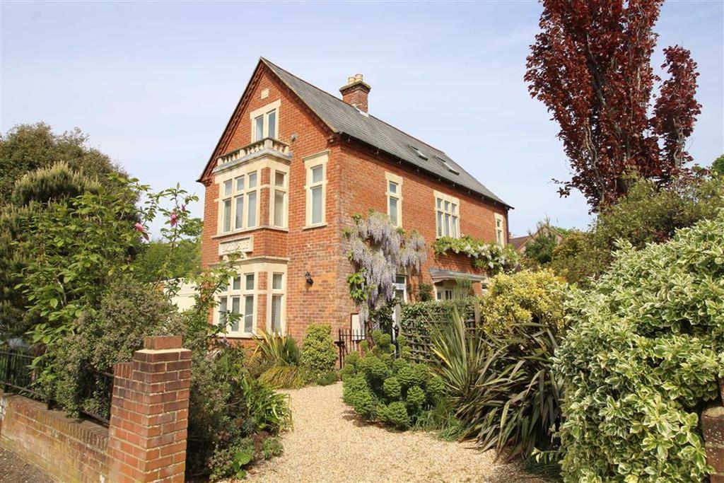 Southern Lane, Barton On Sea, Hampshire 5 bed detached house £750,000
