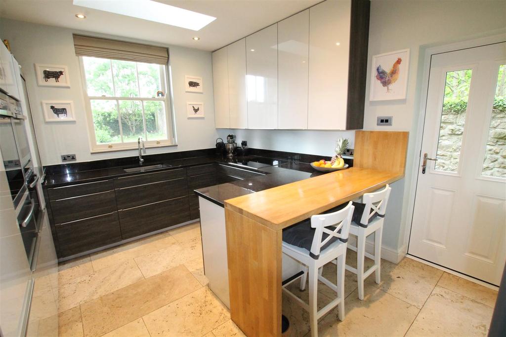 St. Annes Drive, Wolsingham, 5 bed detached house £450,000