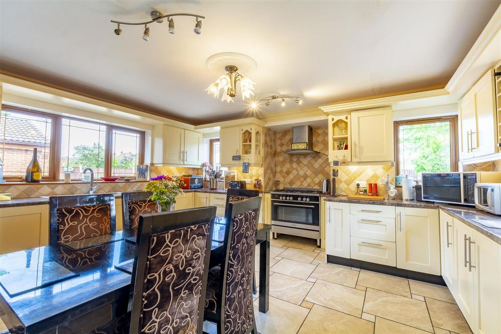 Living/Dining Kitchen