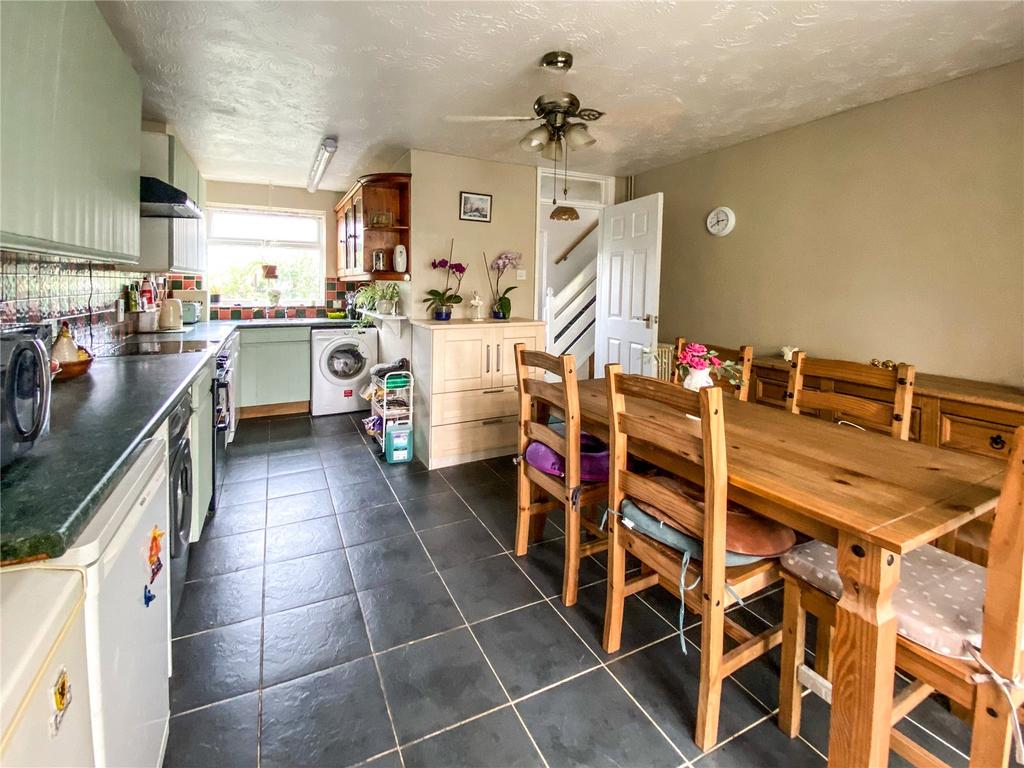 Pound Close, Lyneham, SN15 3 bed end of terrace house £225,000