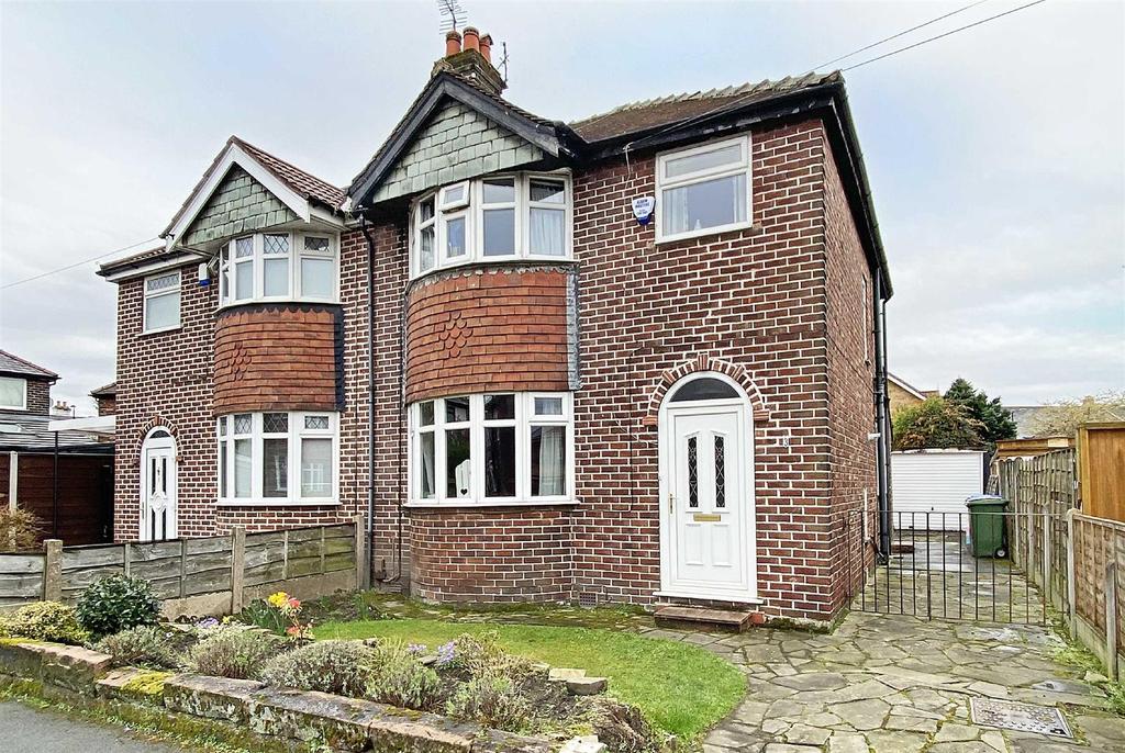 Ash Grove, Timperley 3 bed semidetached house £410,000