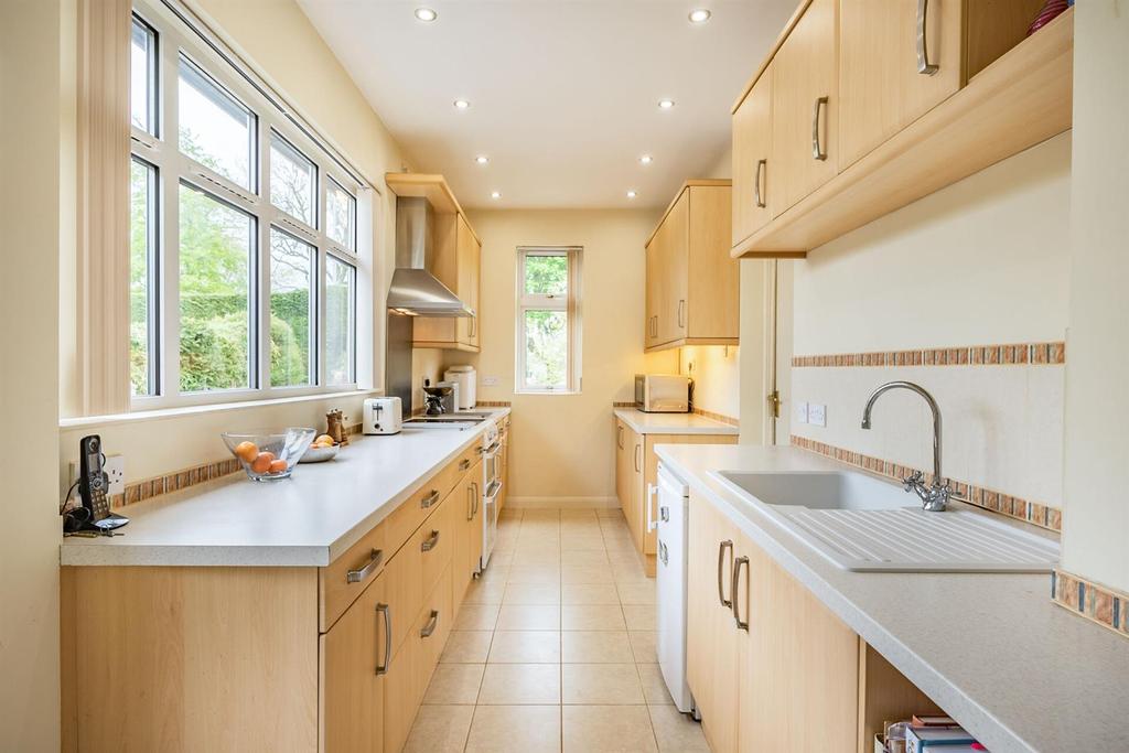 8502872-interior21.jpg