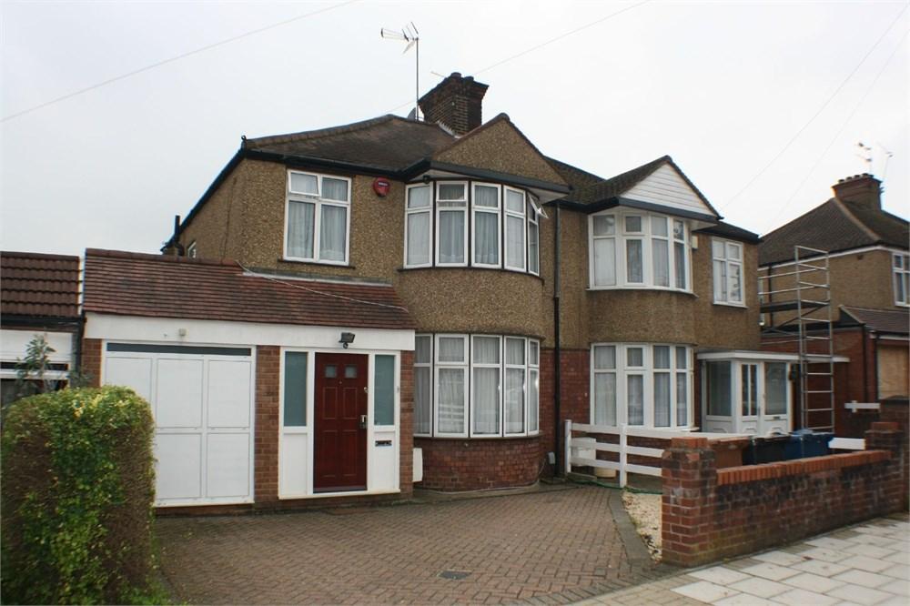 Drummond Drive, STANMORE, HA7 4 bed semidetached house £2,000 pcm (£