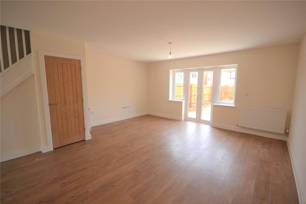 Mandarin Way, Colchester, CO4 3 bed semidetached house £1,500 pcm (£
