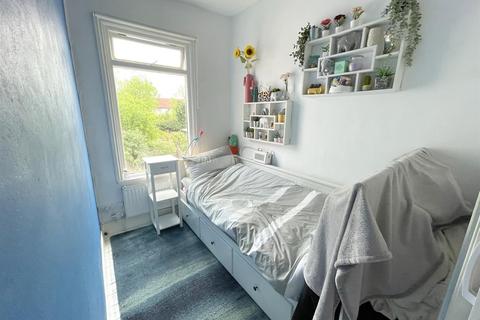 168 Washington Road, Worcester Park, KT4 8JJ