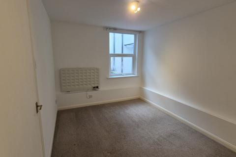 2 bedroom apartment to rent, Culver Street East, CO1