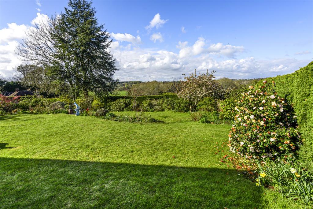 Foxfields, West Chiltington, West... 3 bed detached bungalow £850,000
