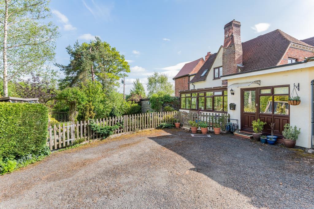 Cwm Bach, Builth Wells, LD2 3 bed semidetached house £300,000