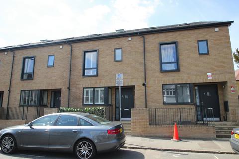 2a Bruce Grove, Orpington, BR6 0HF