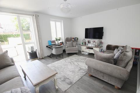 2a Bruce Grove, Orpington, BR6 0HF