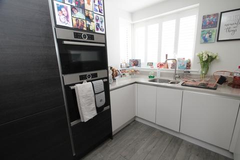 2a Bruce Grove, Orpington, BR6 0HF