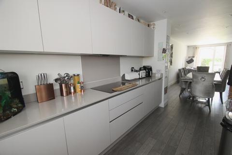 2a Bruce Grove, Orpington, BR6 0HF