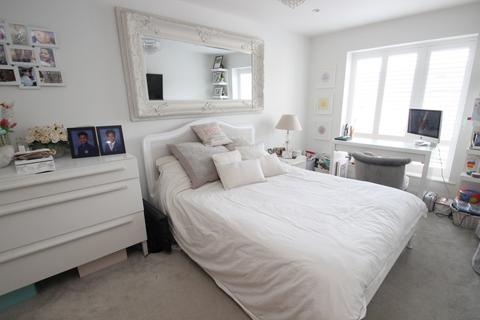 2a Bruce Grove, Orpington, BR6 0HF