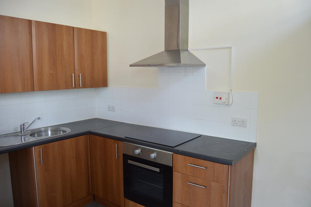 Spilman Street, Carmarthen SA31 1 bed flat £475 pcm (£110 pw)