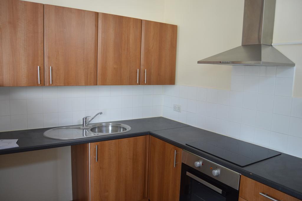 Spilman Street, Carmarthen SA31 1 bed flat £475 pcm (£110 pw)