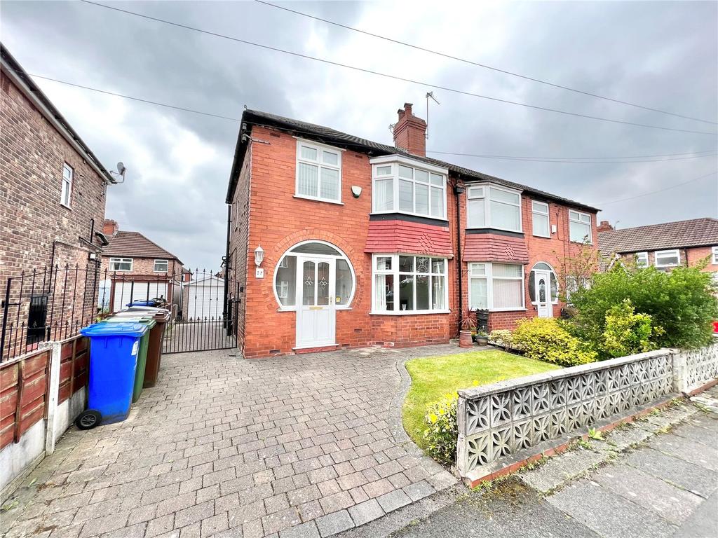 Repton Avenue, Denton, Manchester... 3 bed semidetached house £275,000