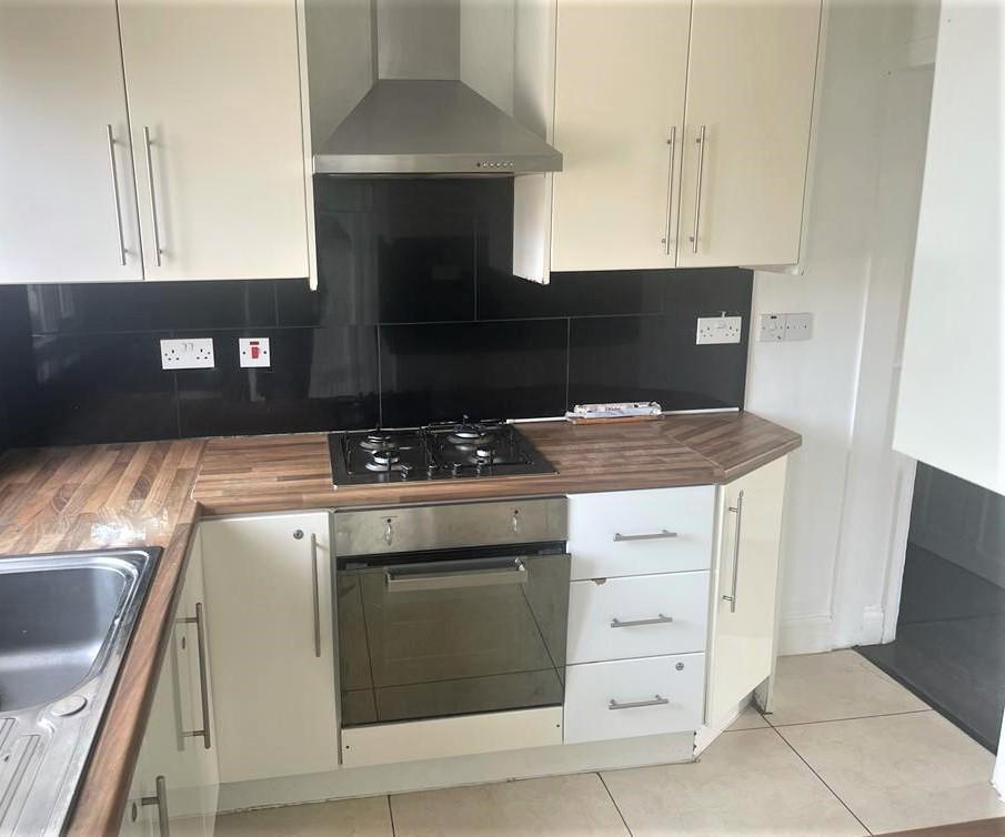 Princes Park Lane, Hayes UB3 2 bed ground floor £1,650 pcm