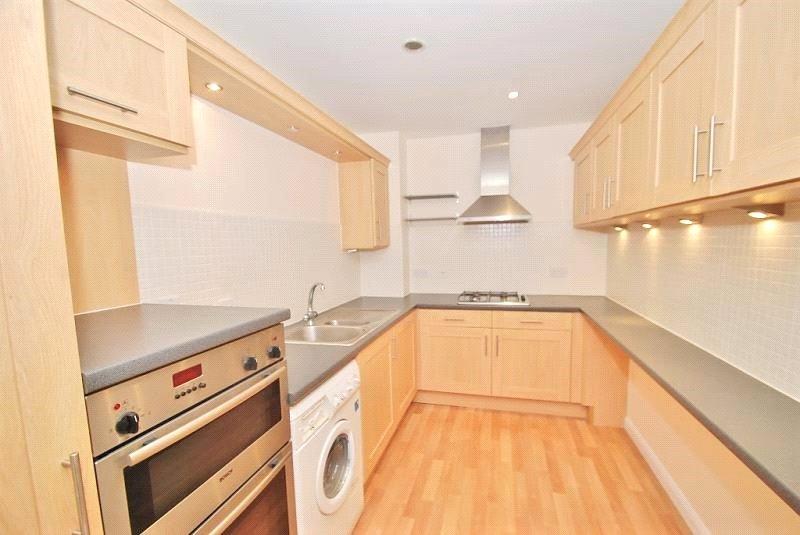 Gilbert Scott Court, Old Amersham... 2 bed apartment £1,400 pcm (£323 pw)