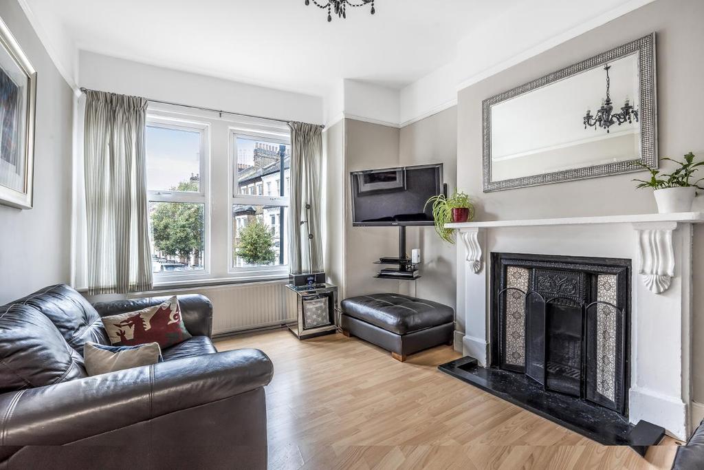 Heyford Avenue, Vauxhall 2 bed flat £525,000
