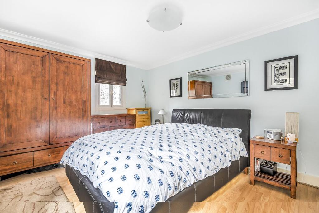 Heyford Avenue, Vauxhall 2 bed flat £525,000