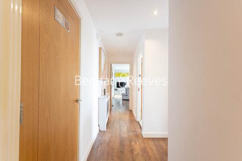 2 bedroom apartment to rent - Erebus Drive, Thamesmead SE28