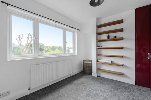 105 Woodside Avenue, Chislehurst, BR7 6BT
