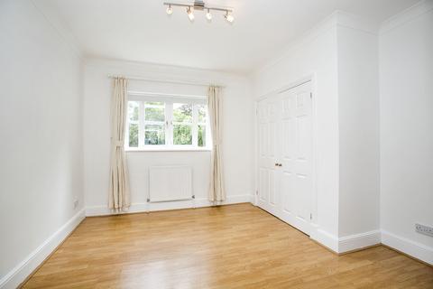 2 bedroom flat to rent, Queens Road, Richmond TW10